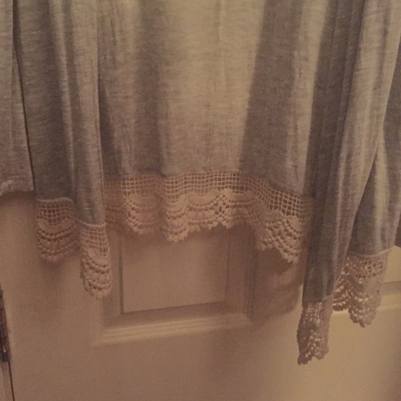 Cream cardigan with lace finge on the bottom - Picture 3 of 3