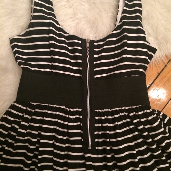 🚫🚫DONATED Classic Striped Dress - Picture 2 of 4