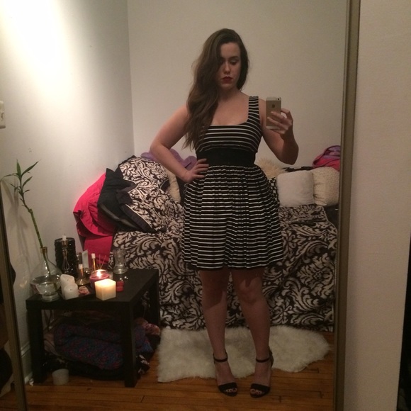 🚫🚫DONATED Classic Striped Dress - Picture 3 of 4
