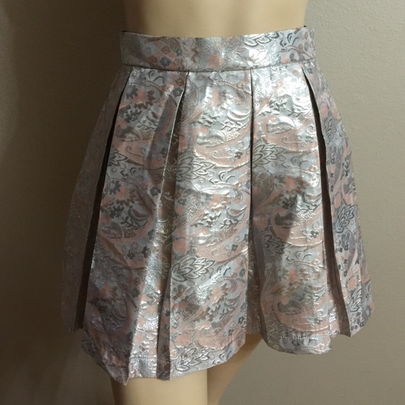 Honey Punch Dresses & Skirts - NWOT CUTE SILVER/PEACH SKIRT
