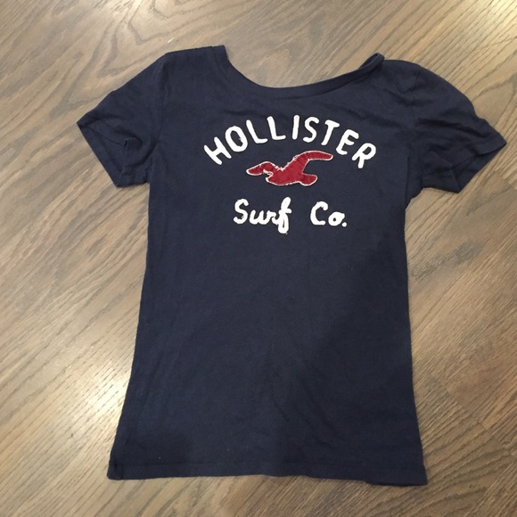 Hollister navy blue t-shirt