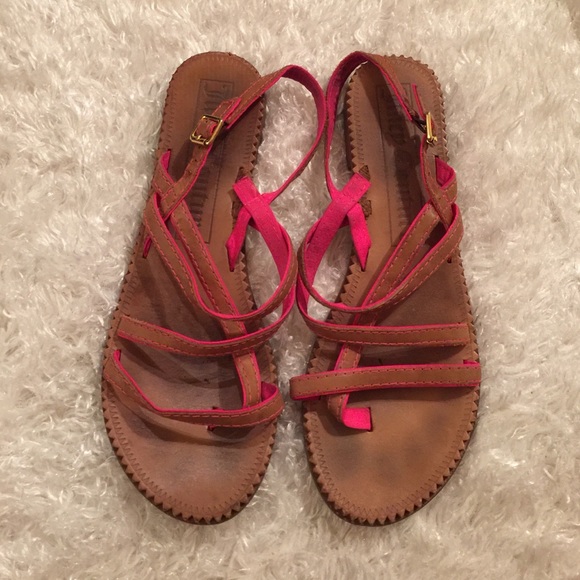 Juicy Couture Tan/Pink Sandals!