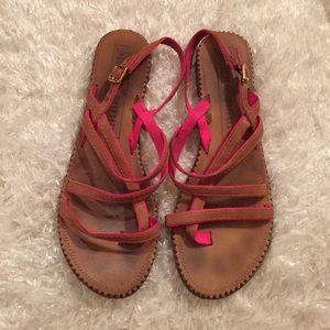 Juicy Couture Tan/Pink Sandals!