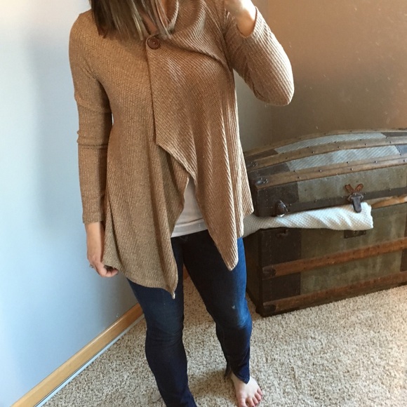 ๐ Camel Poncho/Cardi - Picture 2 of 4