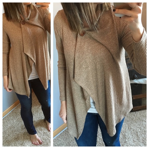 ๐ Camel Poncho/Cardi - Picture 4 of 4