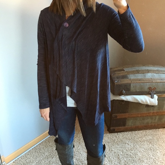 Reserved
🛍 Navy Poncho/Cardi - Picture 2 of 3