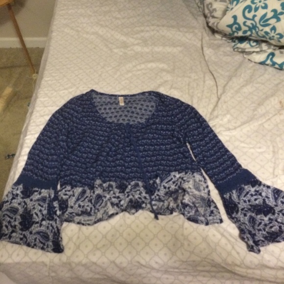 Long sleeve crop top