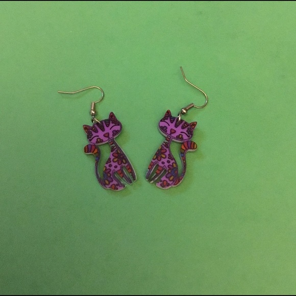 Jewelry - NWOT Adorable purple cat earrings!