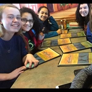 Meet your Posher, Caitlin