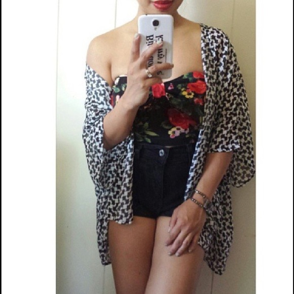 2 Kimonos