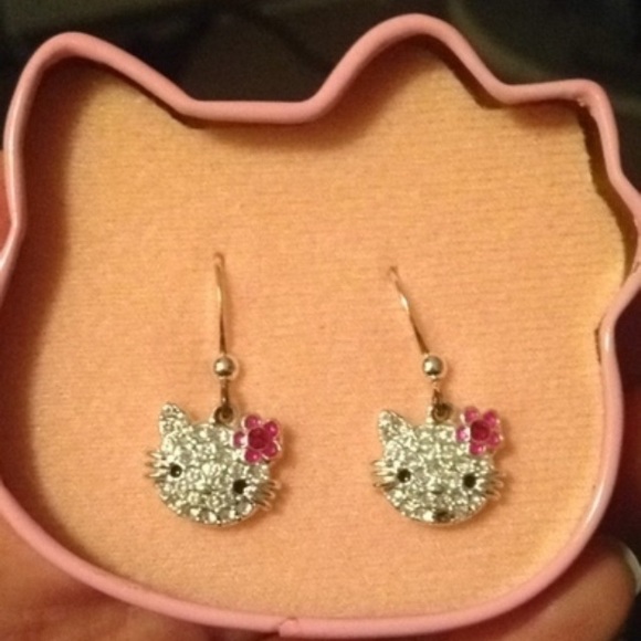 Hello kitty earring