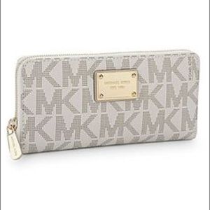 White Michael Kors Wallet