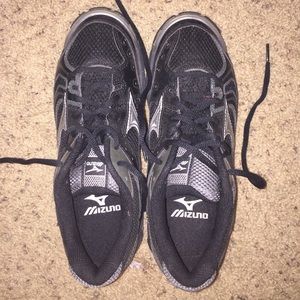 Brand new never been worn Mizuno turf shoes