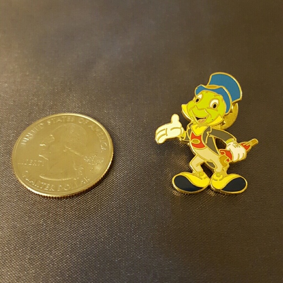 Disney pins bundle - Picture 3 of 4