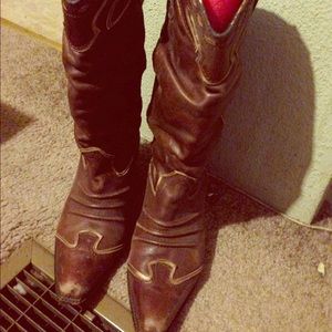Brown cowgirl boots. Open to offers!