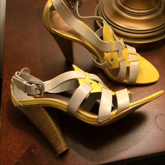 Gray/yellow shoes - Picture 2 of 2