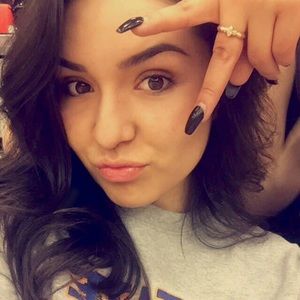 Meet your Posher, Elizabeth