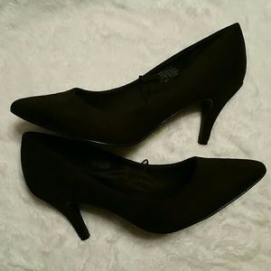 Black H&M Pointy Pumps