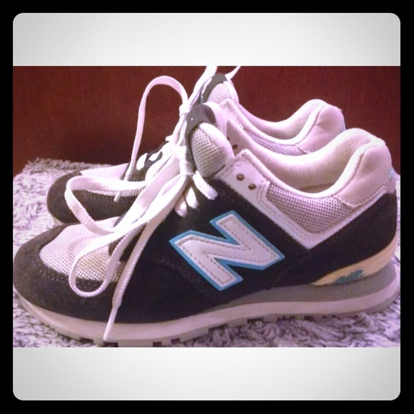 NEW BALANCE 574 CLASSIC Size 6B