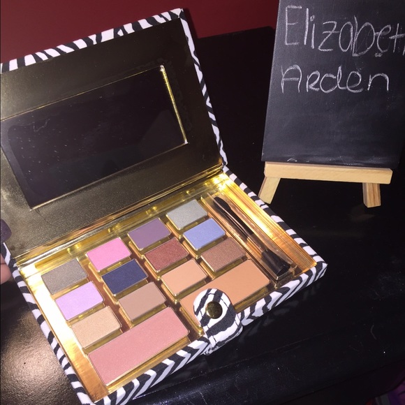 NWT Elizabeth Arden 14 color Eyeshadow Palette