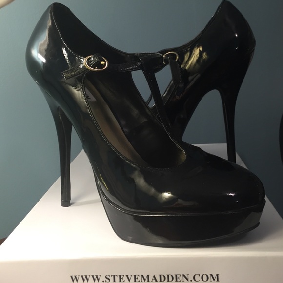 Steve Madden Black T-Strap Pumps