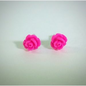 💕Small pink rose stud earrings