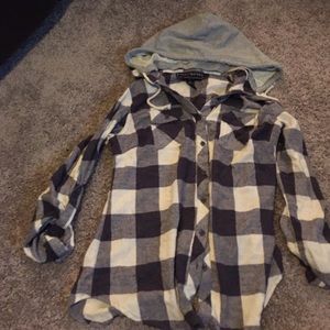 Hooded flannel with quarter sleeves