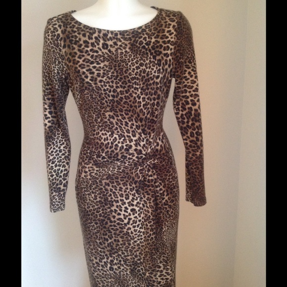 ⭕️SOLD⭕️ Pretty & feminine! Cache' Sweater dress
