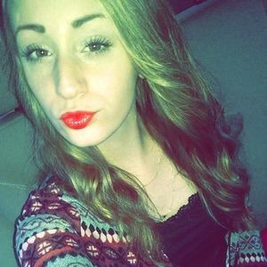 Meet your Posher, Kendra
