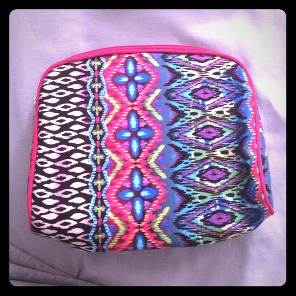 Handbags - NWOT makeup bag