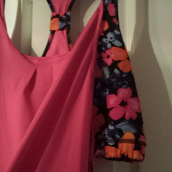 Active wear tank top - Picture 3 of 3