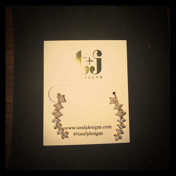 Stunning pearl and crystal crawlers earrings.
