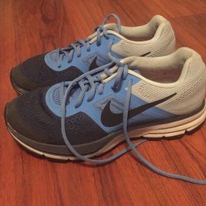 Size 10 women's Nike Pegasus barely worn