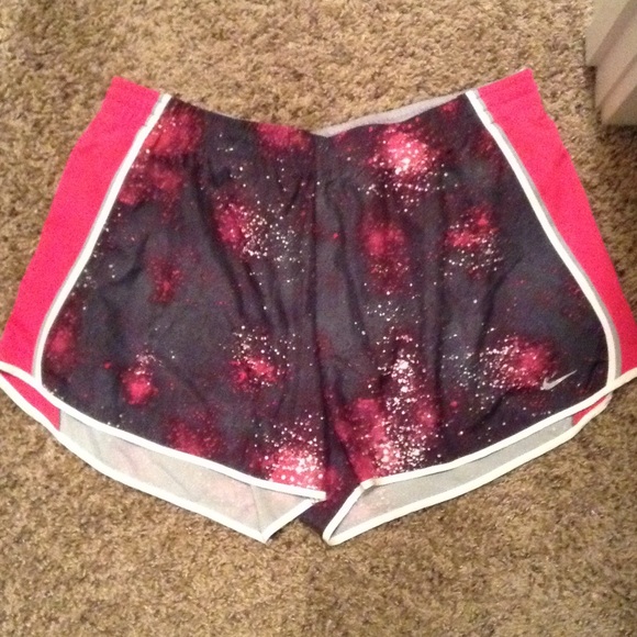 ✨ SOLD ✨ Nike Shorts - Picture 1 of 2