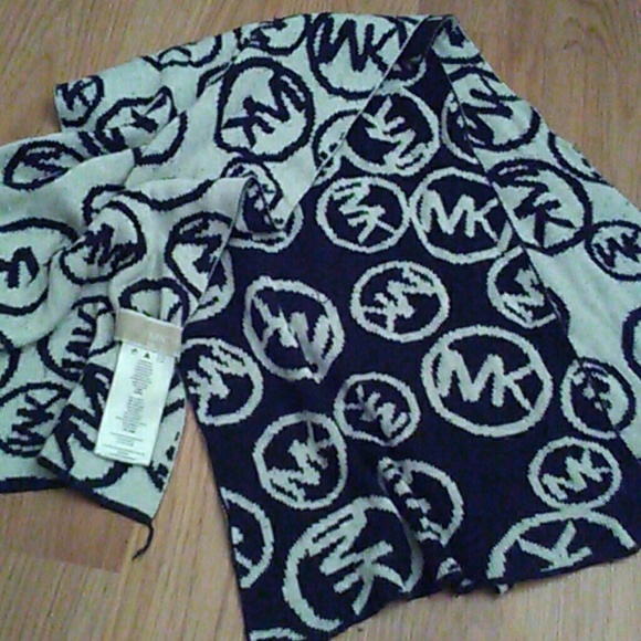 Michael kors scarf