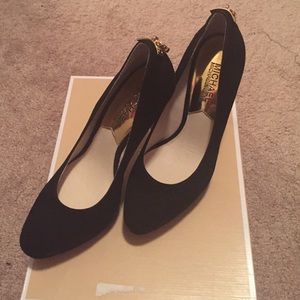 Suede Michael Kors pumps
