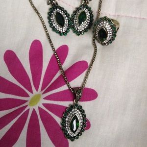 LAST OFFER!! Necklace set👛💍💋