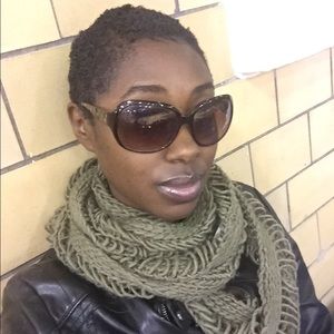 Meet your Posher, Ebony