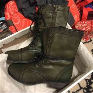 New in box Steve Madden green Troopa combat boots