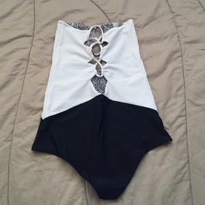 Acacia Swimwear Bronx One Piece White/Black, S