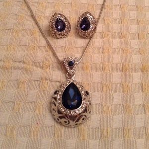 Earrings and necklace💋💍LAST OFFER!!