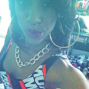 Meet your Posher, Shakira