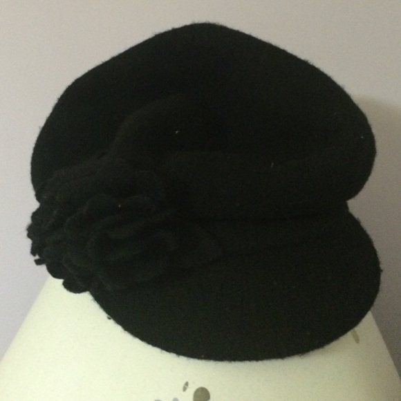 Cute Nine West hat .