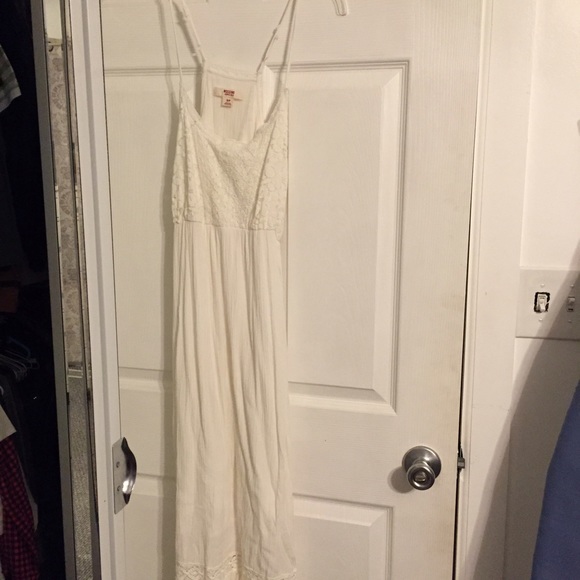 White maxi dress