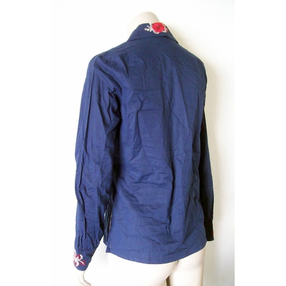 🚫SOLD🚫 Navy Blue Red Floral Embroidered Slit Top - Picture 2 of 4