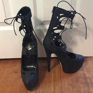 LACE UP HEELS