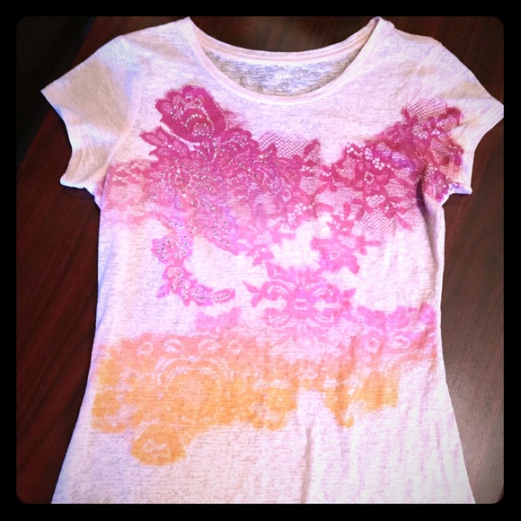 Cute lightly worn express tshirt - Picture 1 of 3