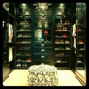 WELCOME!!  Relax and take a tour of my closet!