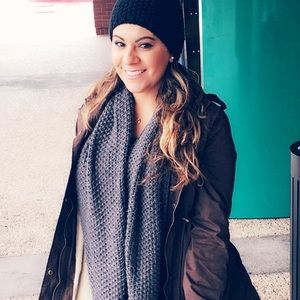 Meet your Posher, Monica