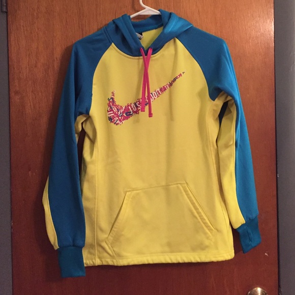 Therma-fit Nike hoodie